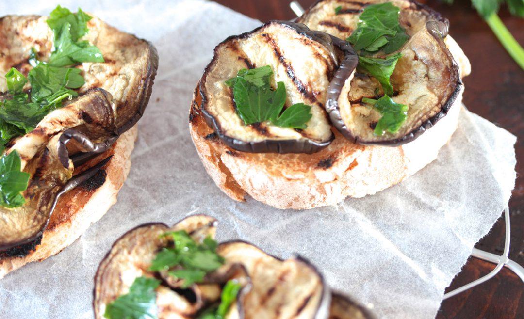 Recept: Bruschetta met gegrilde aubergines